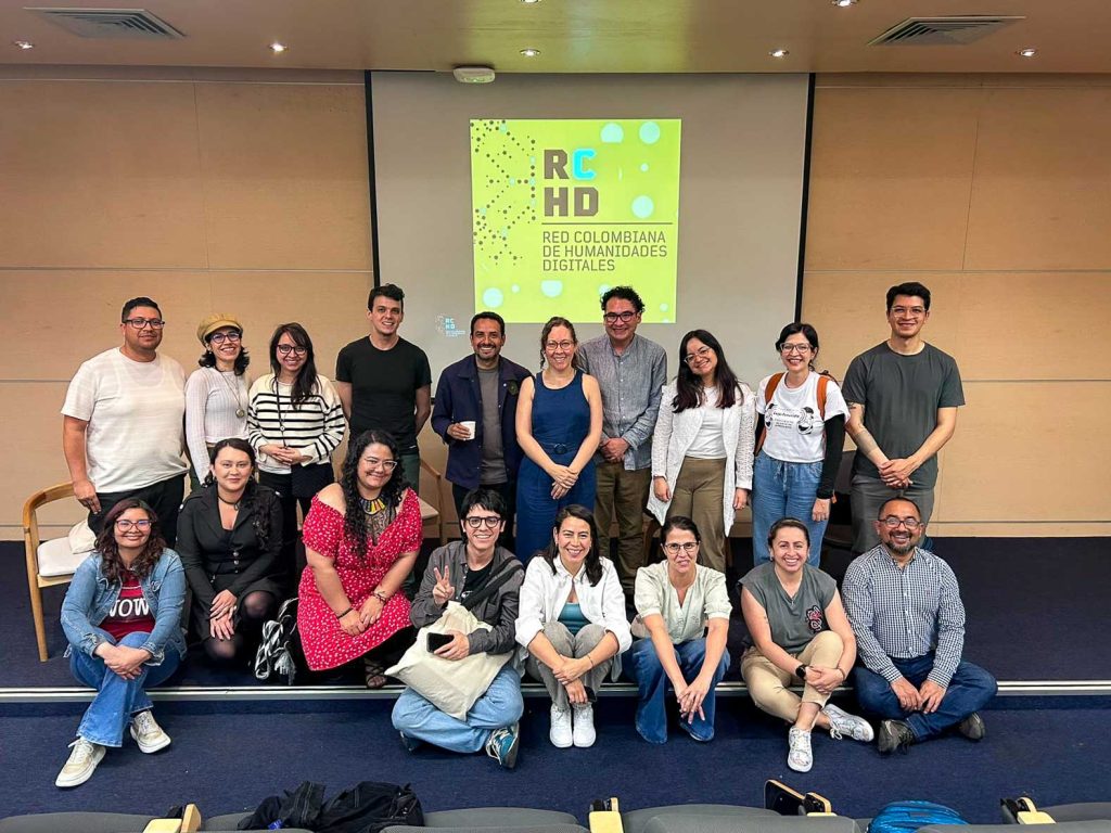 Reafirma la necesidad de construir redes colaborativas en Latinoamerica y participar en conversaciones globales sobre humanidades digitales.